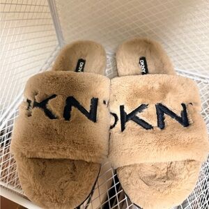 DKNY WOMENS SLIDE NEUTRAL PALZ-SLIPPER SLIDES